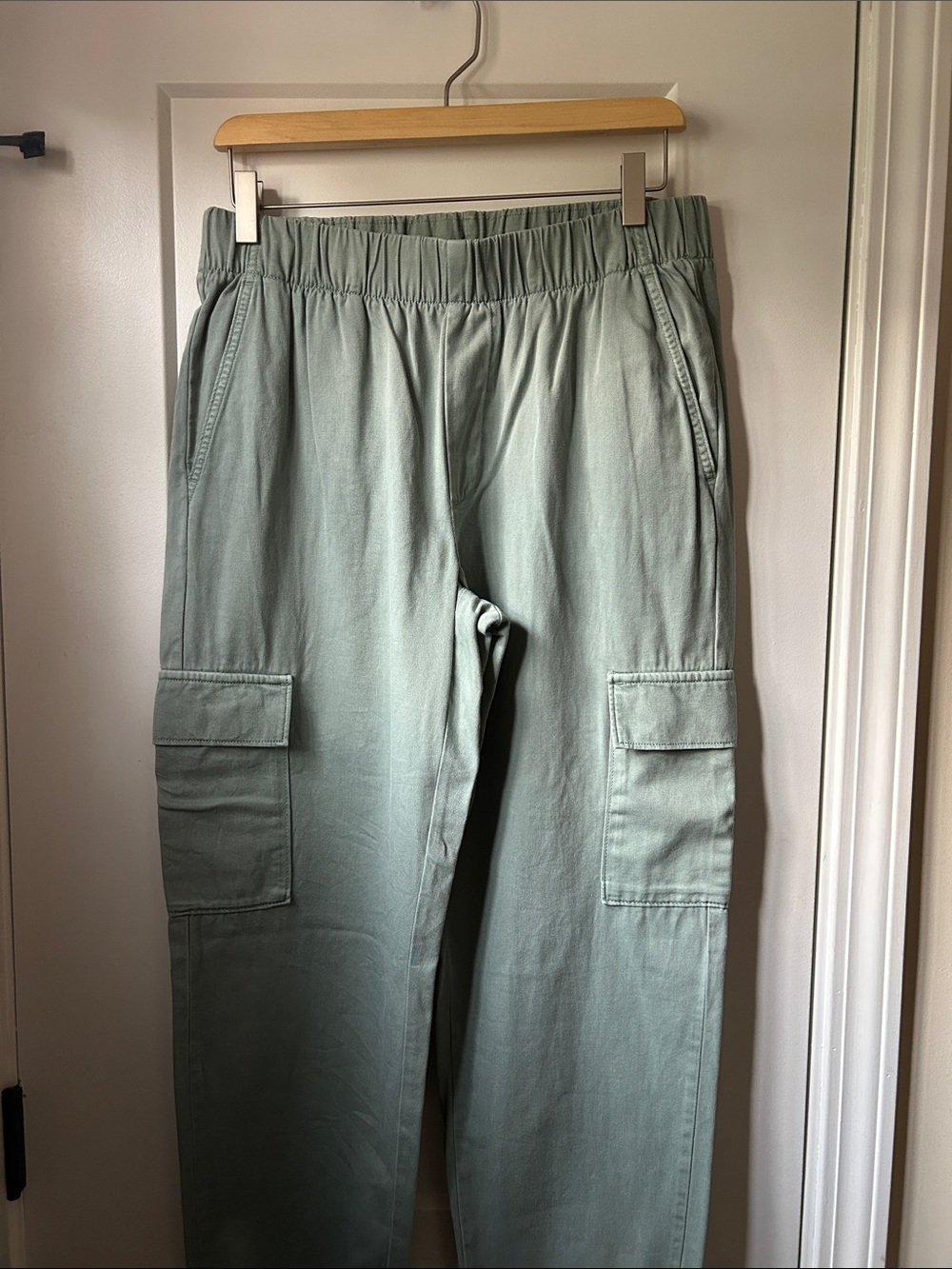 Women’s Gap Utility Cargo Pants in Sage Green